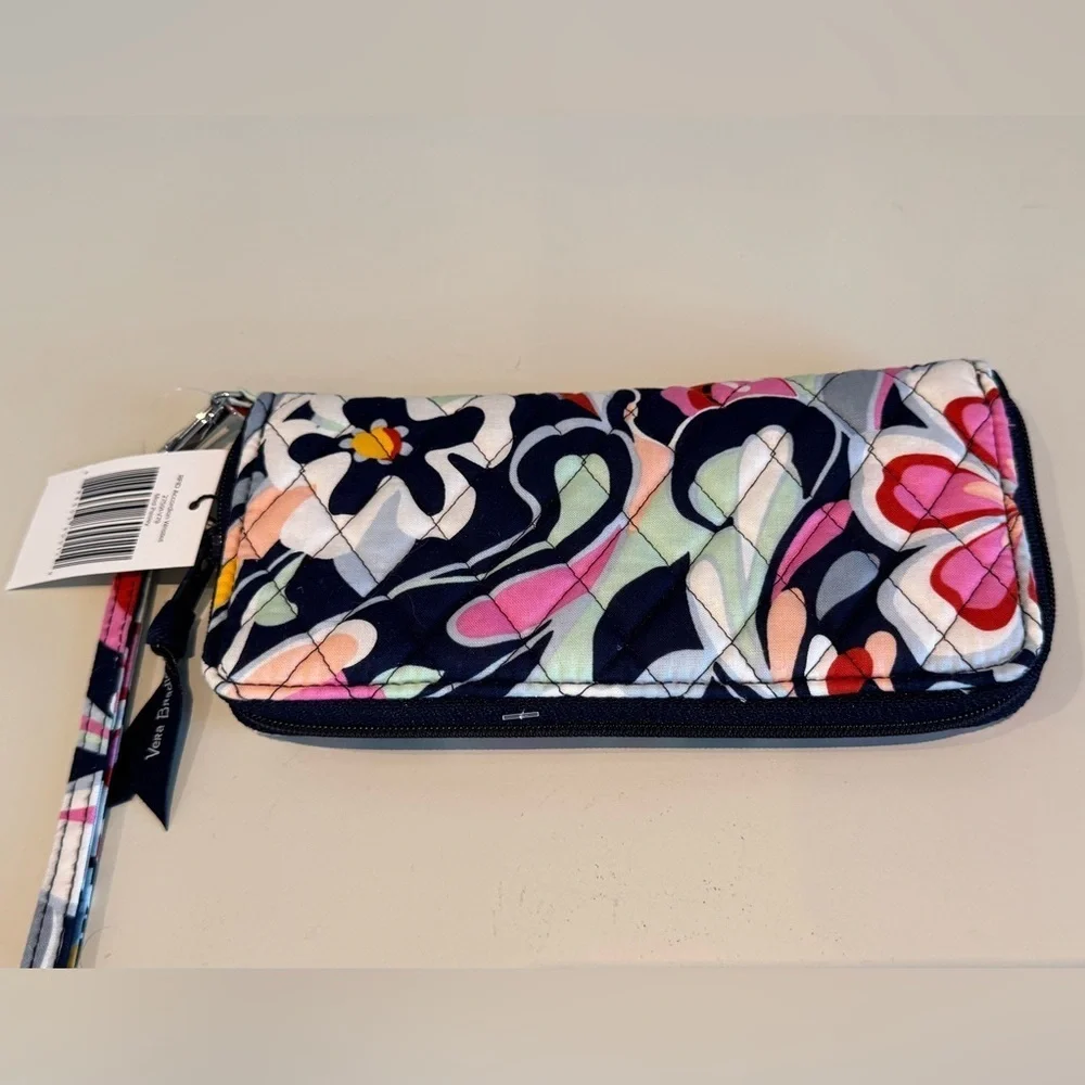 Vera Bradley NWT Quilted Cotton Tech Wristlet Paisley Multicolor Floral Wallet